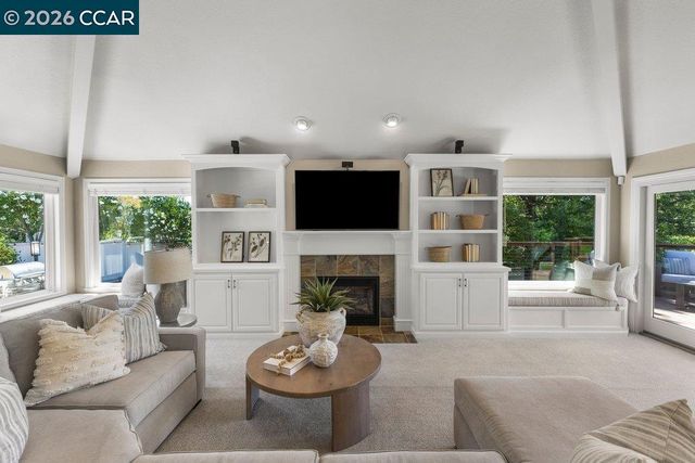 70 Ridgecrest Ct, Lafayette, CA 94549