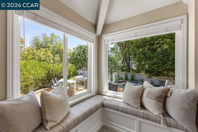 70 Ridgecrest Ct, Lafayette, CA 94549