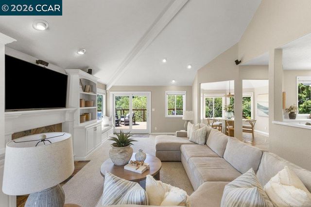 70 Ridgecrest Ct, Lafayette, CA 94549