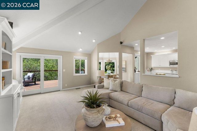 70 Ridgecrest Ct, Lafayette, CA 94549