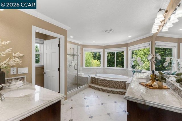 70 Ridgecrest Ct, Lafayette, CA 94549