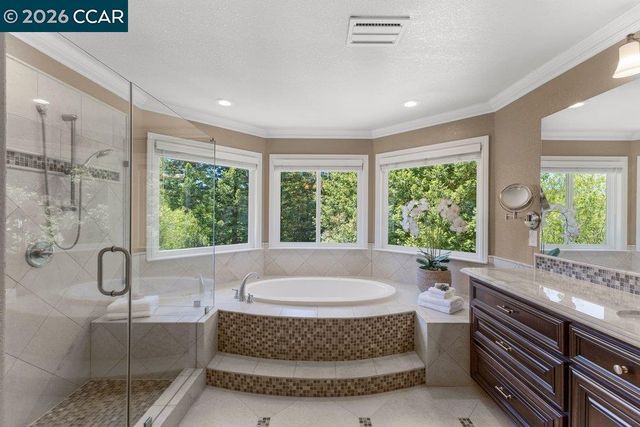 70 Ridgecrest Ct, Lafayette, CA 94549