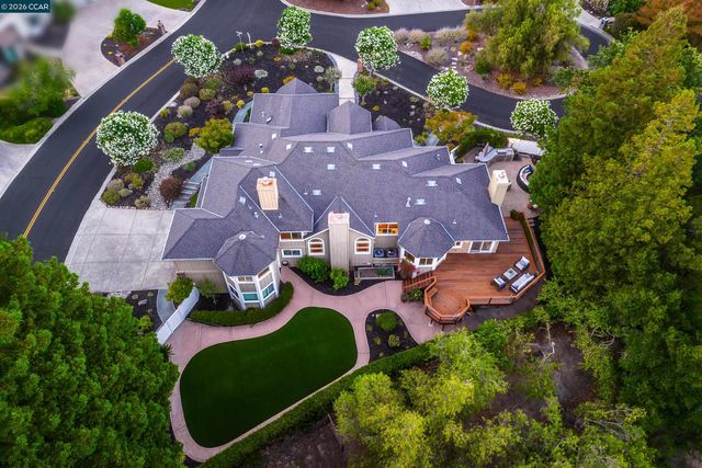 70 Ridgecrest Ct, Lafayette, CA 94549