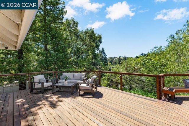 70 Ridgecrest Ct, Lafayette, CA 94549