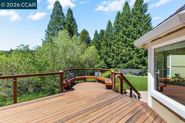 70 Ridgecrest Ct, Lafayette, CA 94549