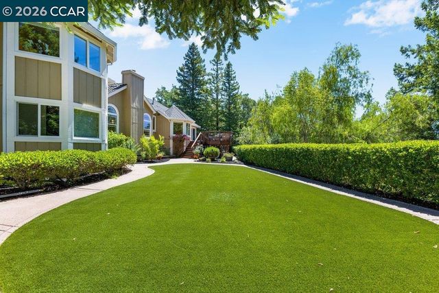 70 Ridgecrest Ct, Lafayette, CA 94549