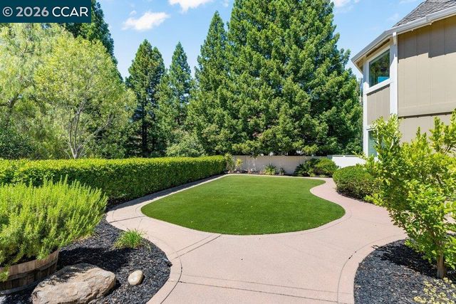 70 Ridgecrest Ct, Lafayette, CA 94549