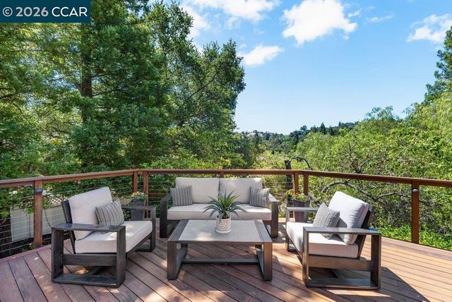70 Ridgecrest Ct, Lafayette, CA 94549