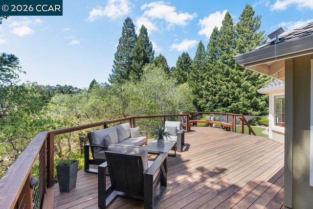 70 Ridgecrest Ct, Lafayette, CA 94549