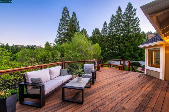 70 Ridgecrest Ct, Lafayette, CA 94549