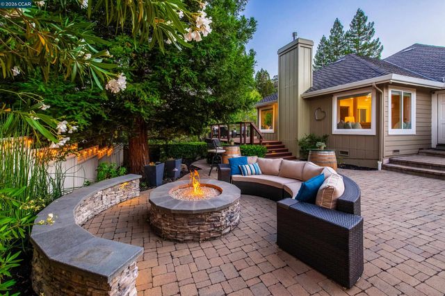70 Ridgecrest Ct, Lafayette, CA 94549