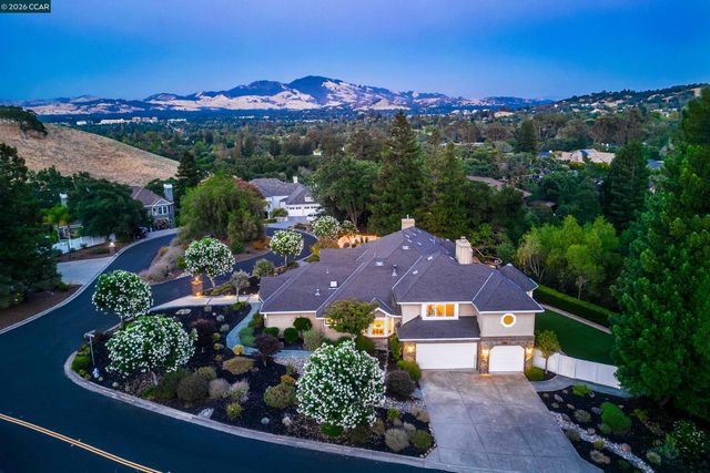 70 Ridgecrest Ct, Lafayette, CA 94549