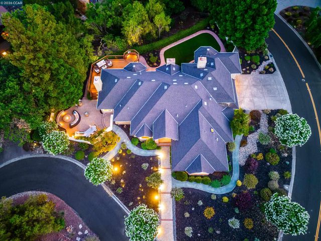 70 Ridgecrest Ct, Lafayette, CA 94549