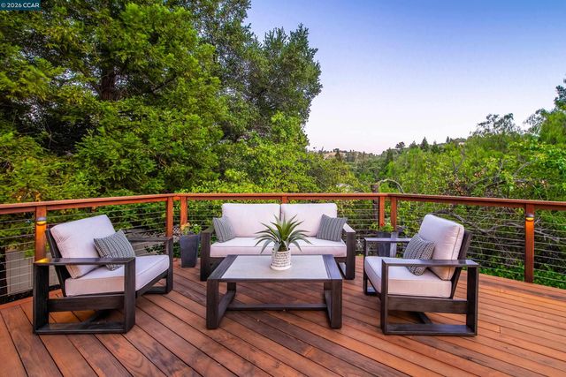 70 Ridgecrest Ct, Lafayette, CA 94549