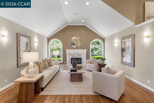 70 Ridgecrest Ct, Lafayette, CA 94549