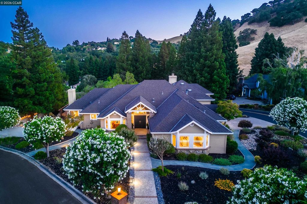 70 Ridgecrest Ct, Lafayette, CA 94549