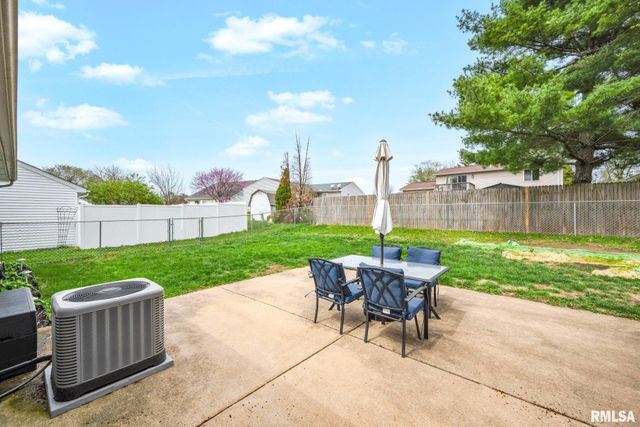 4527 W ROCKWELL Drive, Peoria, IL 61615