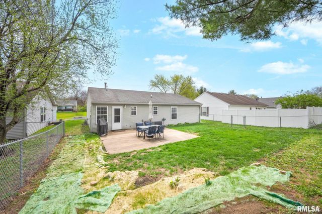 4527 W ROCKWELL Drive, Peoria, IL 61615