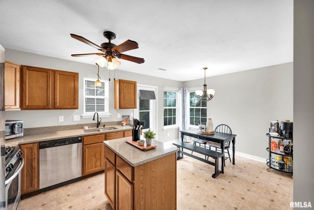 4527 W ROCKWELL Drive, Peoria, IL 61615