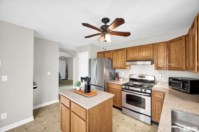 4527 W ROCKWELL Drive, Peoria, IL 61615
