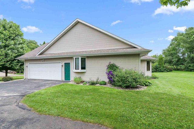 W8561 Lake George Terrace, Beaver Dam, WI 53916