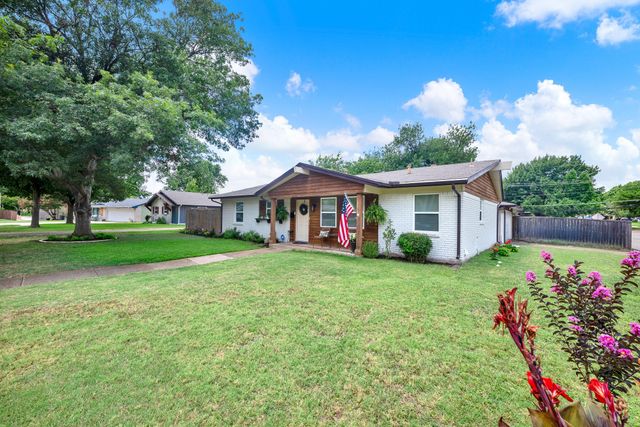 745 Pinehurst Drive, Richardson, TX 75080