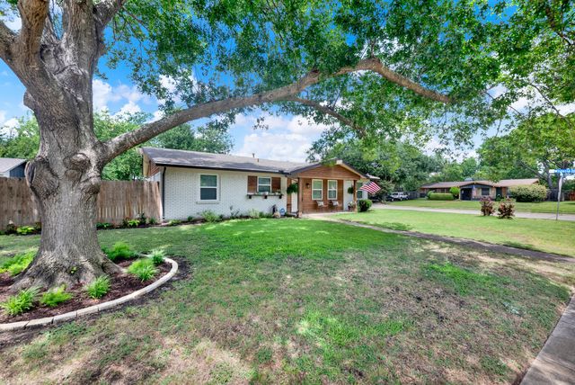 745 Pinehurst Drive, Richardson, TX 75080