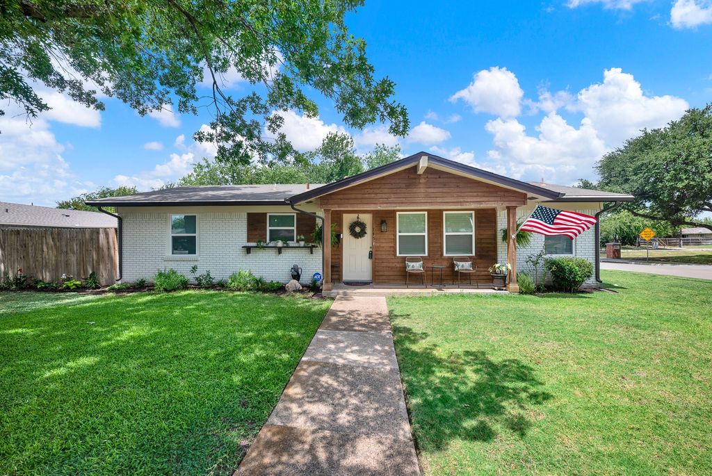 745 Pinehurst Drive, Richardson, TX 75080