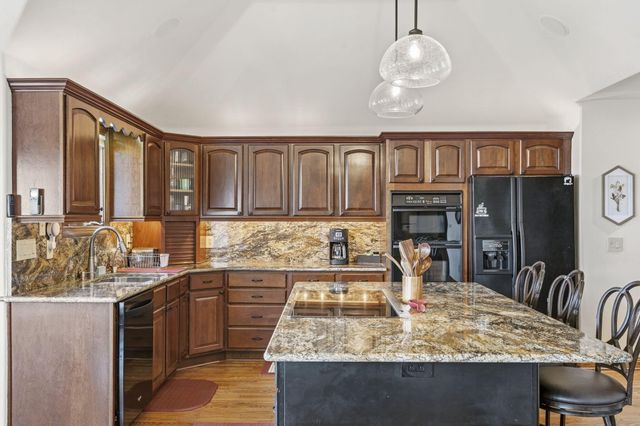 165 Split Rock Drive, Hollister, MO 65672