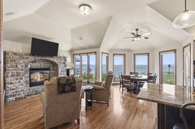 165 Split Rock Drive, Hollister, MO 65672