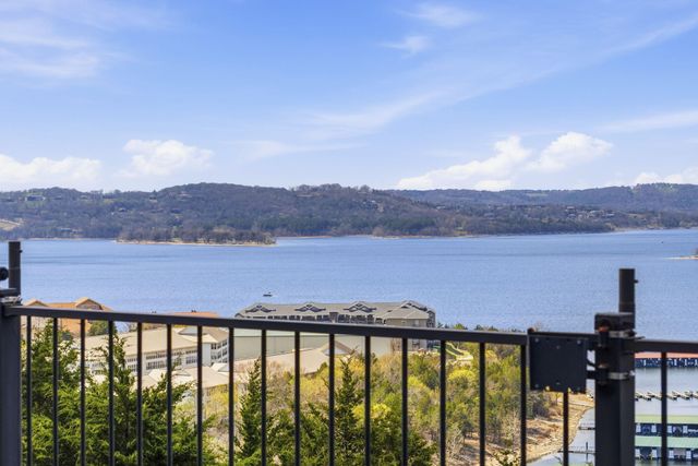 165 Split Rock Drive, Hollister, MO 65672