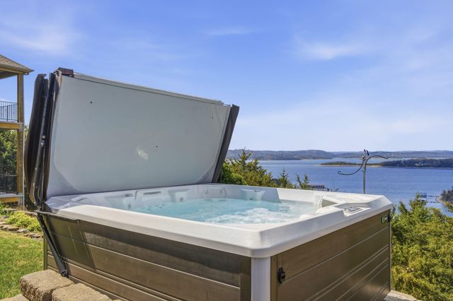 165 Split Rock Drive, Hollister, MO 65672