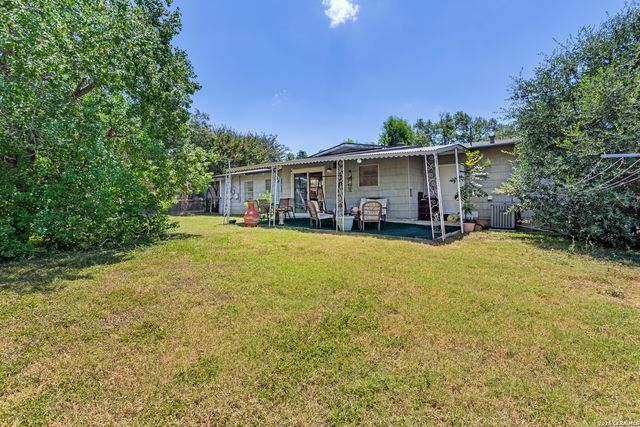 319 Redcliff Dr, San Antonio, TX 78216