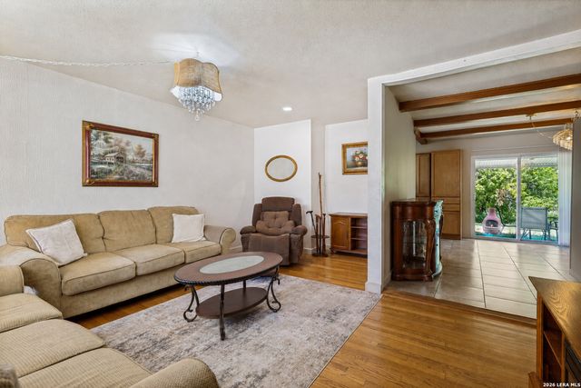 319 Redcliff Dr, San Antonio, TX 78216