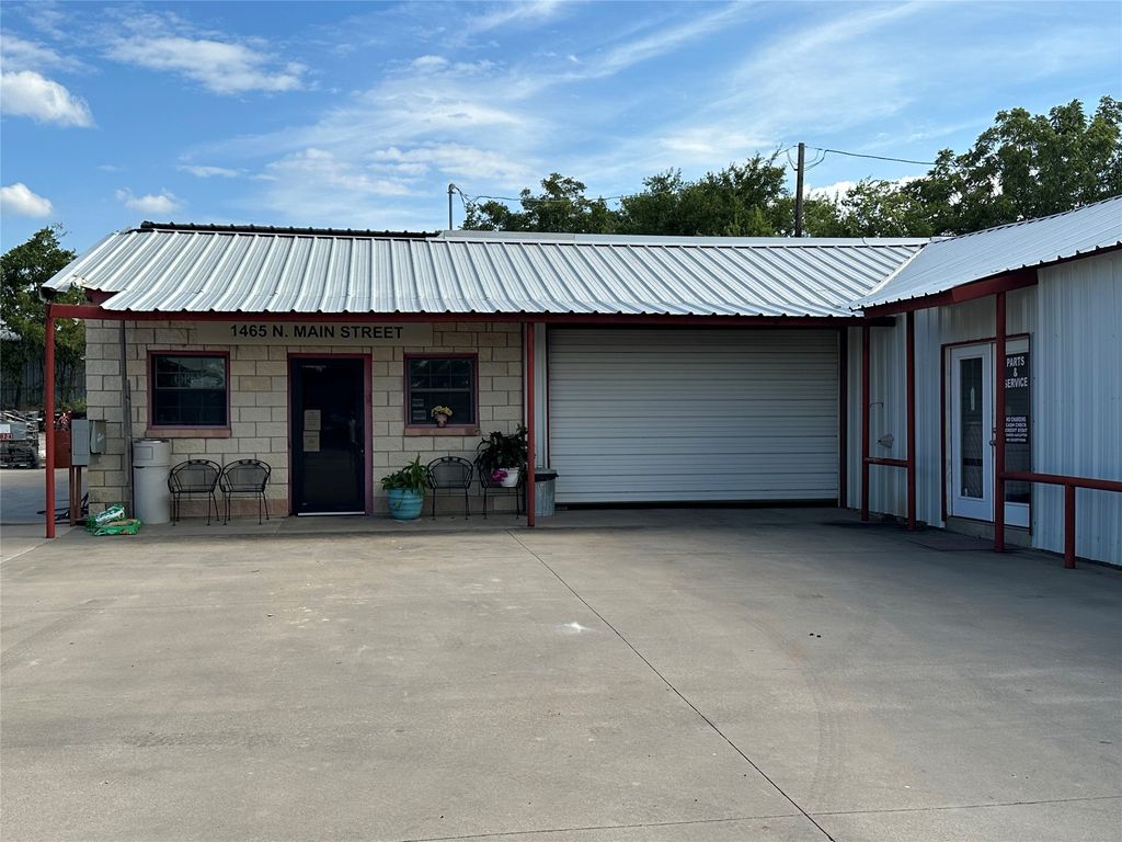 1465 N Main Street, Jacksboro, TX 76458