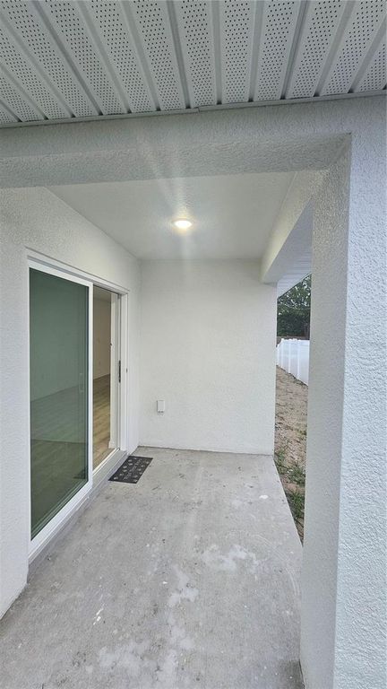 Image 10 of property listing at 1003 AVENUE A, Haines City, FL 33844