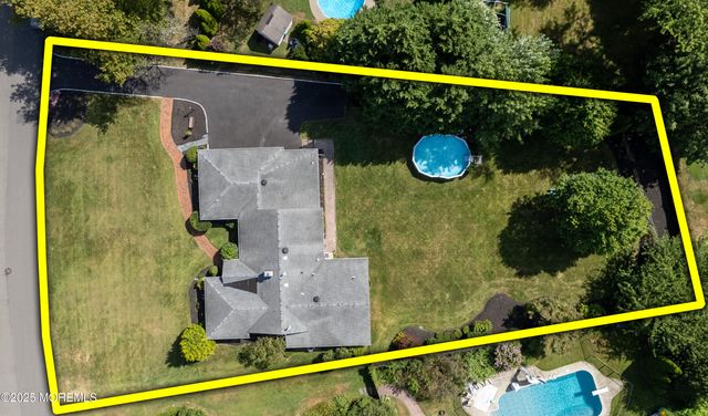 202 Hamiltonian Drive, Red Bank, NJ 07701