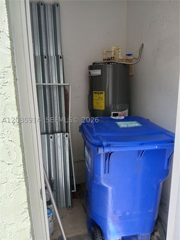 105 Hidden Ct Rd A-3, Hollywood, FL 33023