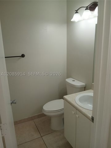 105 Hidden Ct Rd A-3, Hollywood, FL 33023