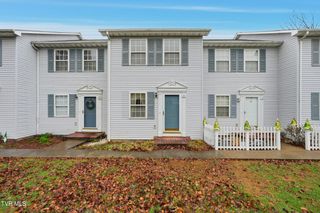 219 Hunter Hills Circle 18, Bristol, TN 37620