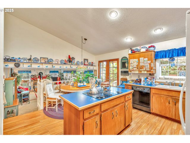 765 CLARA Ct, Lake Oswego, OR 97034