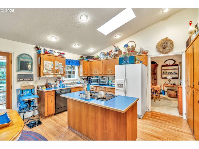 765 CLARA Ct, Lake Oswego, OR 97034