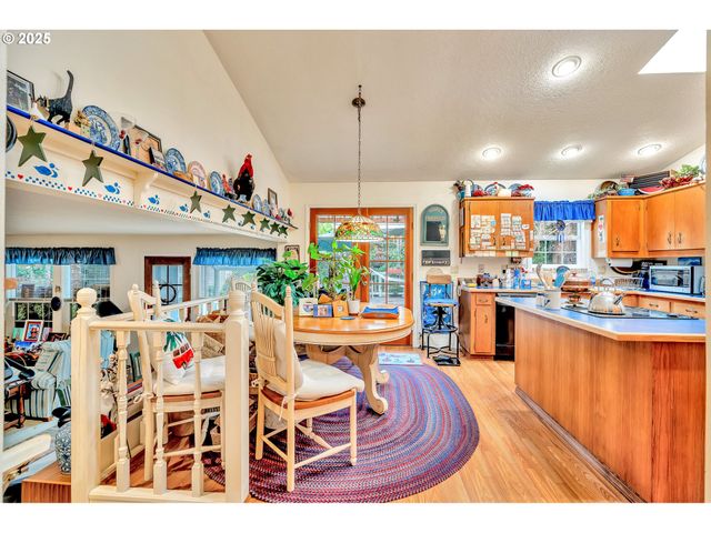 765 CLARA Ct, Lake Oswego, OR 97034