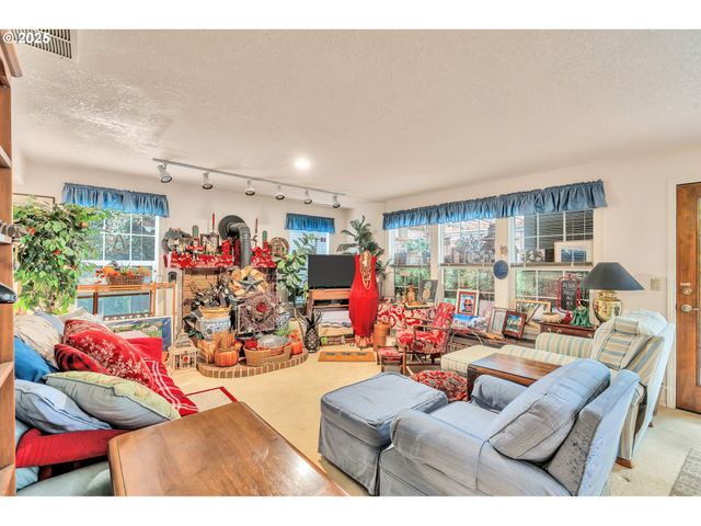 765 CLARA Ct, Lake Oswego, OR 97034