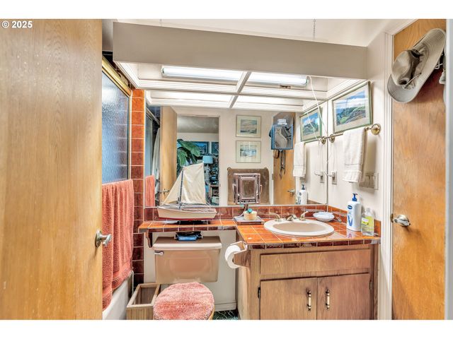 765 CLARA Ct, Lake Oswego, OR 97034