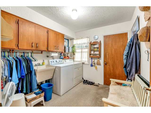 765 CLARA Ct, Lake Oswego, OR 97034