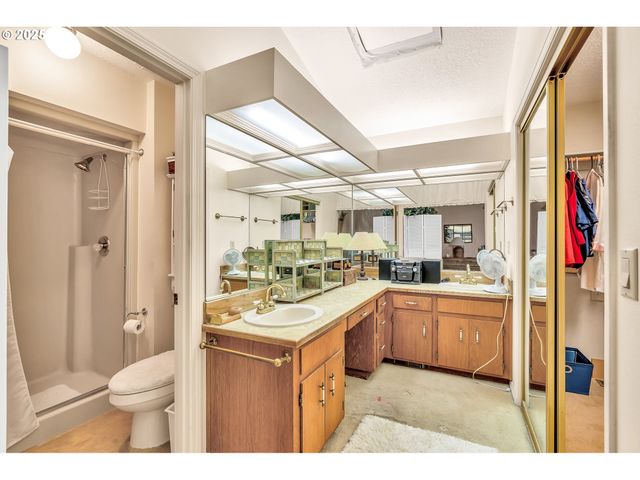 765 CLARA Ct, Lake Oswego, OR 97034