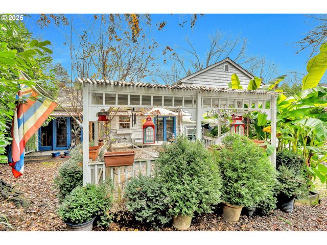 765 CLARA Ct, Lake Oswego, OR 97034