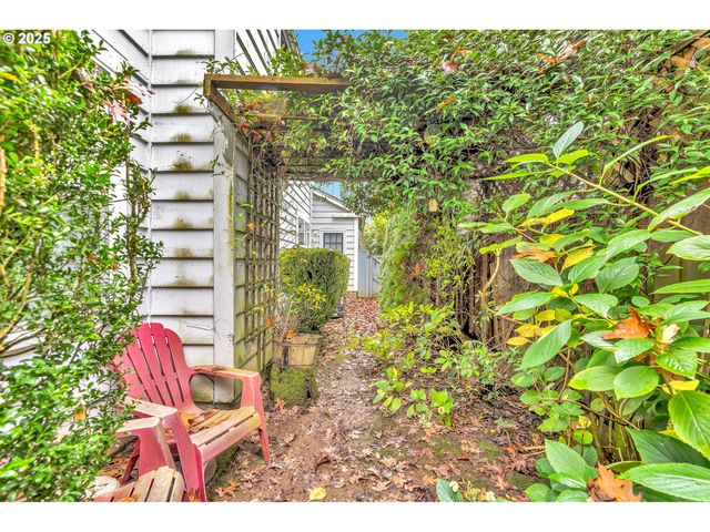 765 CLARA Ct, Lake Oswego, OR 97034