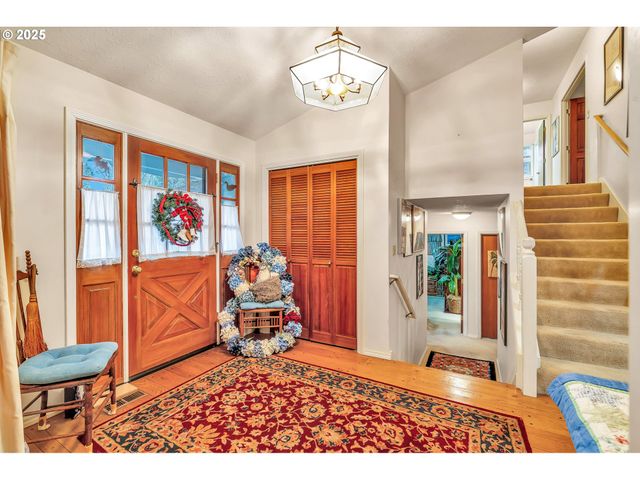 765 CLARA Ct, Lake Oswego, OR 97034